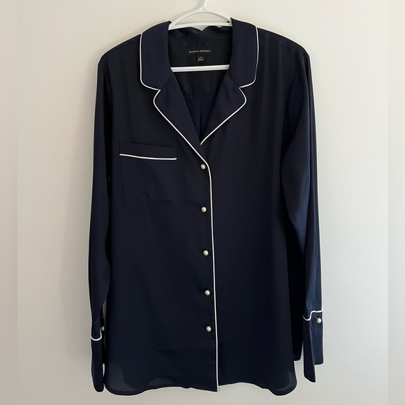 Banana Republic Navy Silk Pearl Blouse - Picture 3 of 6